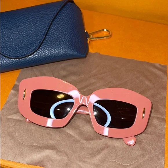 Loewe LW40114I Mauve Sunglasses  SOLD OUT IN STORES! - Picture 6 of 12